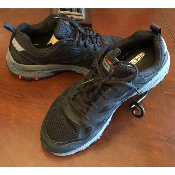 SKECHERS - M Sz 8.5 - NWOT Hillcrest Trail Trainer Lace-Up Sneakers in Black