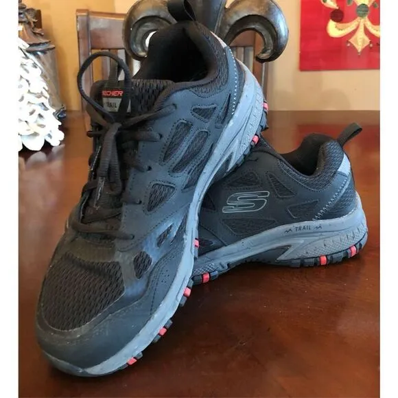 SKECHERS - M Sz 8.5 - NWOT Hillcrest Trail Trainer Lace-Up Sneakers in Black