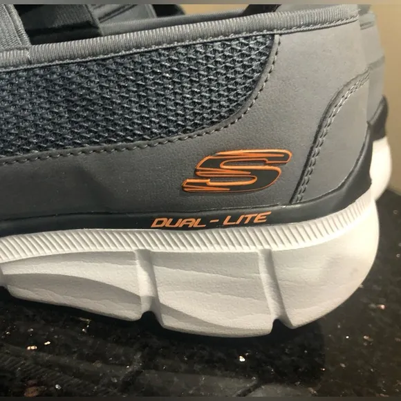 Skechers Men’s Gray Dual-Lite Relaxed Fit Memory Foam Sneakers Sz 10.5