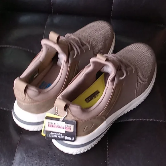 Skechers men's slip-on sneakers-NEW