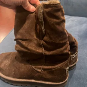 Sketchers suede boots