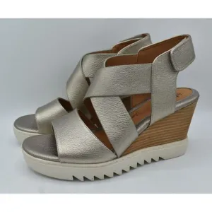 Sofft Womens Size 9 Uxley Grey Gold Metallic Leather Wedge Sandals Shoes