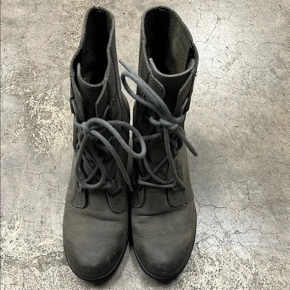 Sorel Gray Ankle Boots with Suede Finish