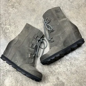 Sorel Gray Ankle Boots with Suede Finish