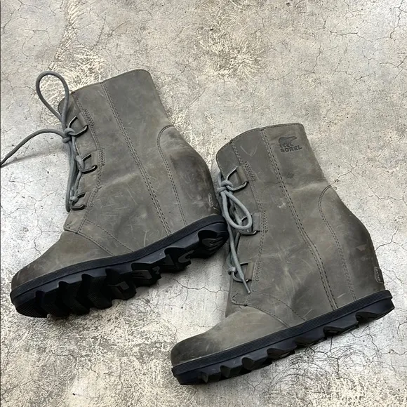 Sorel Gray Ankle Boots with Suede Finish