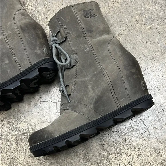 Sorel Gray Ankle Boots with Suede Finish