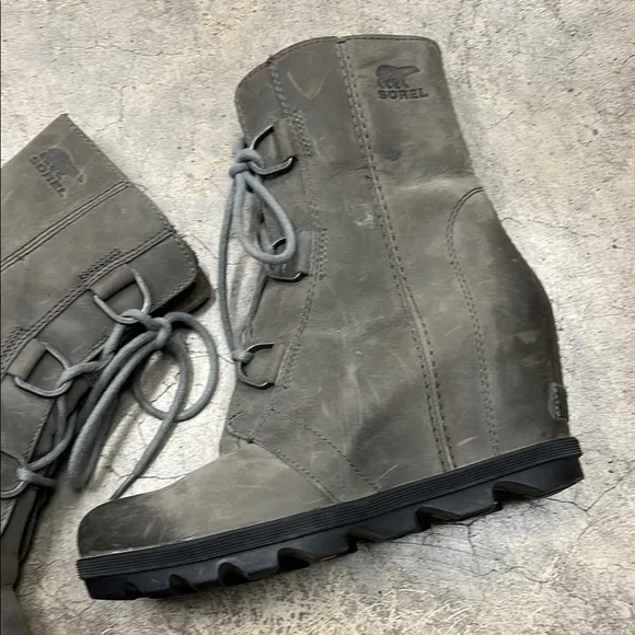 Sorel Gray Ankle Boots with Suede Finish