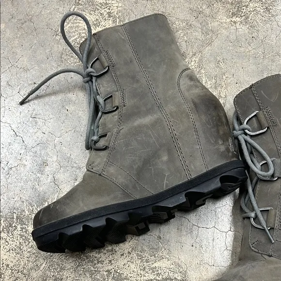 Sorel Gray Ankle Boots with Suede Finish