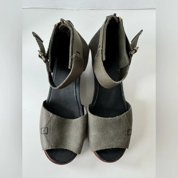 Sorel Joanie Green Black Leather Ankle Strap Wedge Lug Zip Sandals Shoes 8.5