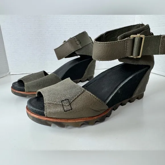 Sorel Joanie Green Black Leather Ankle Strap Wedge Lug Zip Sandals Shoes 8.5