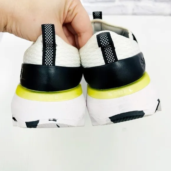 SOREL Kinetic Impact Slip On Sneakers - Women’s SIZE 6