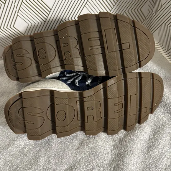 Sorel kinetic lace sneaker women’s tennis shoe size 7 Blue and Gray Sneakers
