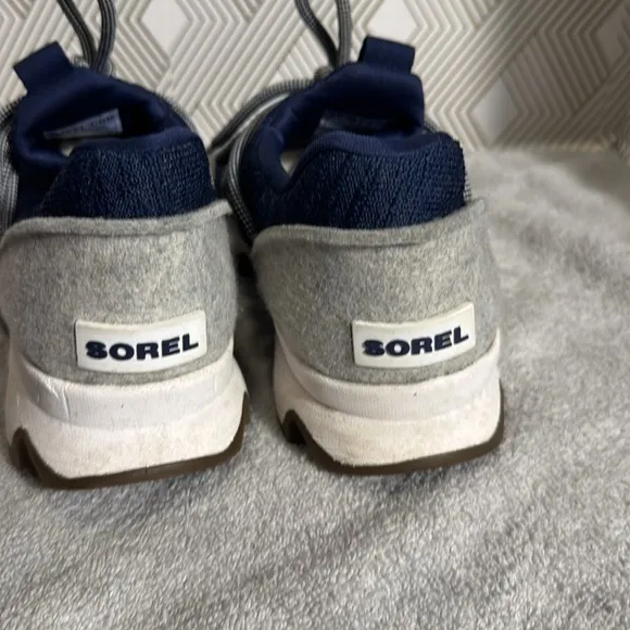 Sorel kinetic lace sneaker women’s tennis shoe size 7 Blue and Gray Sneakers