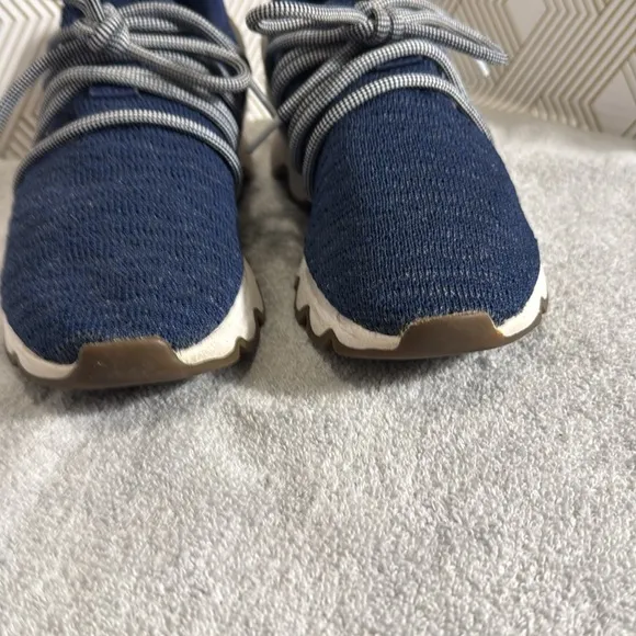 Sorel kinetic lace sneaker women’s tennis shoe size 7 Blue and Gray Sneakers