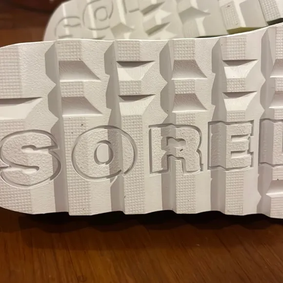 Sorel Roaming Lace Sandals Shoes New Bolt Yellow Black Women’s size 7.5