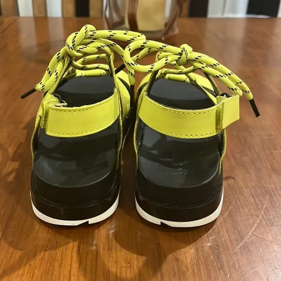 Sorel Roaming Lace Sandals Shoes New Bolt Yellow Black Women’s size 7.5