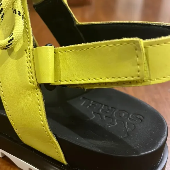 Sorel Roaming Lace Sandals Shoes New Bolt Yellow Black Women’s size 7.5
