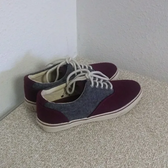 Sperry Top-Sider Burgundy Gray Casual Sneakers.