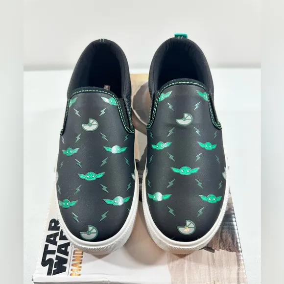 Star Wars The Mandalorian Ground Up Grogu Youth Slip On Sneakers, Size 4