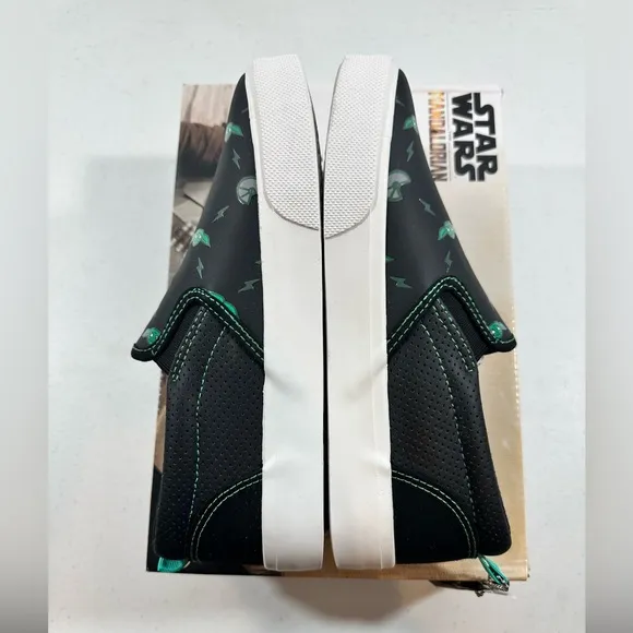 Star Wars The Mandalorian Ground Up Grogu Youth Slip On Sneakers, Size 4