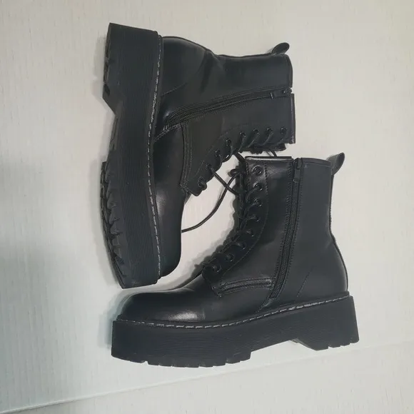 Steve Madden Bettyy1 Women's Betty Combat Boot Size 8 Black