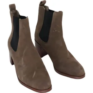 Steve Madden Rhiannon Women's Suede Chelsea Boot - Size 9