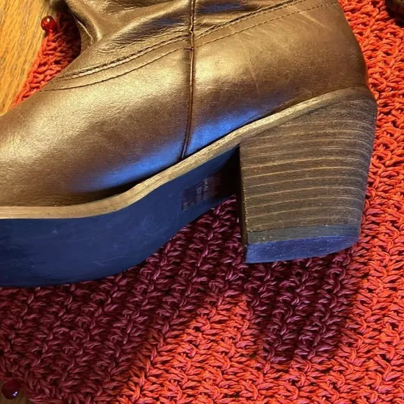 Steve Madden women’s leather jeweled cowgirl boots.  Size 8M. Preowned.