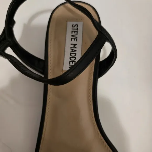 STEVEN MADDEN Black Square Toe Block Heel Sandals Ankle Strap Shoes Heels 9.5