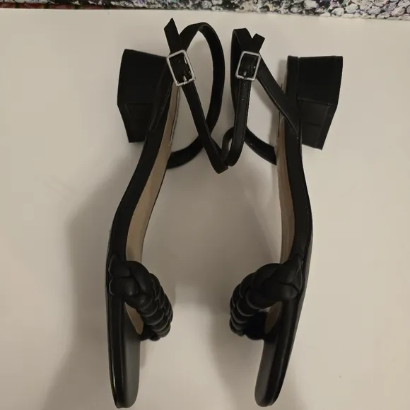 STEVEN MADDEN Black Square Toe Block Heel Sandals Ankle Strap Shoes Heels 9.5