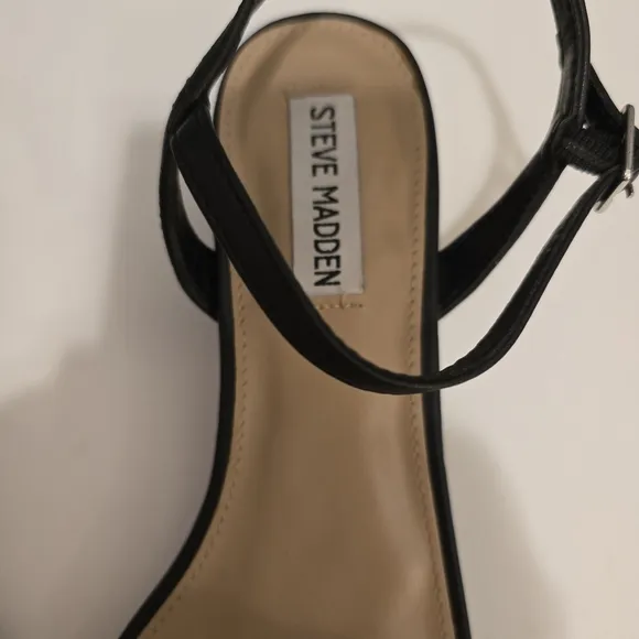 STEVEN MADDEN Black Square Toe Block Heel Sandals Ankle Strap Shoes Heels 9.5
