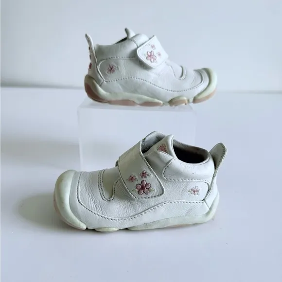 Stride Rite Ally White Leather Baby Booties Flower Embroidery Size 5W EU 21