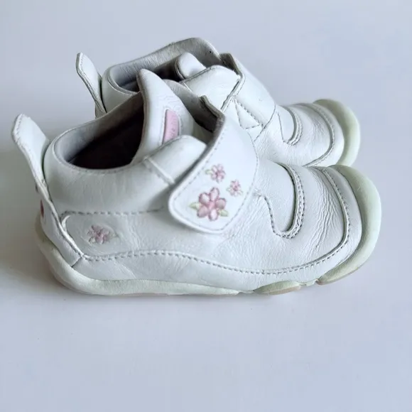 Stride Rite Ally White Leather Baby Booties Flower Embroidery Size 5W EU 21