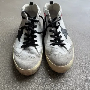 Stylish White and Black Men's Sneakers