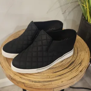 Sugar Kallie2 Black Quilted Slip-On Sneakers Women's Size 8.5