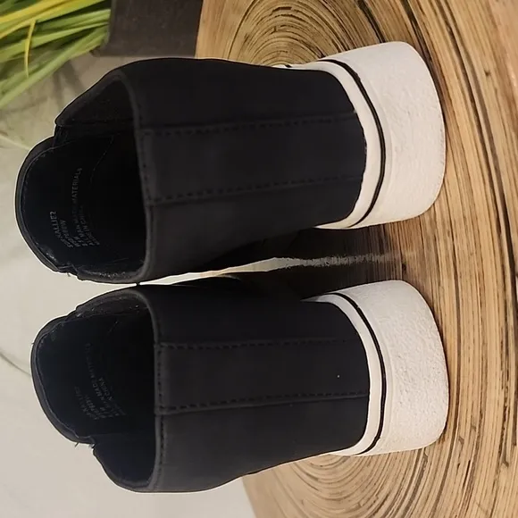 Sugar Kallie2 Black Quilted Slip-On Sneakers Women's Size 8.5