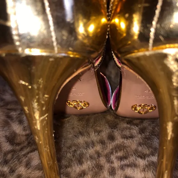 Sz 40 OSCAR TIYE Gold Malikah Mirrored Leather Wing Heeled Sandals