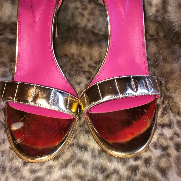 Sz 40 OSCAR TIYE Gold Malikah Mirrored Leather Wing Heeled Sandals