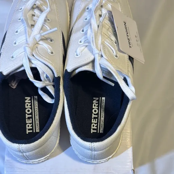Sz 9.5 Tretorn White and Navy Sneakers
