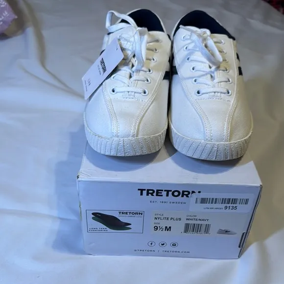 Sz 9.5 Tretorn White and Navy Sneakers
