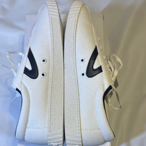 Sz 9.5 Tretorn White and Navy Sneakers