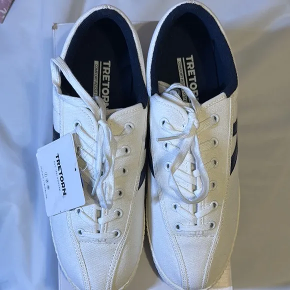 Sz 9.5 Tretorn White and Navy Sneakers