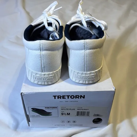 Sz 9.5 Tretorn White and Navy Sneakers