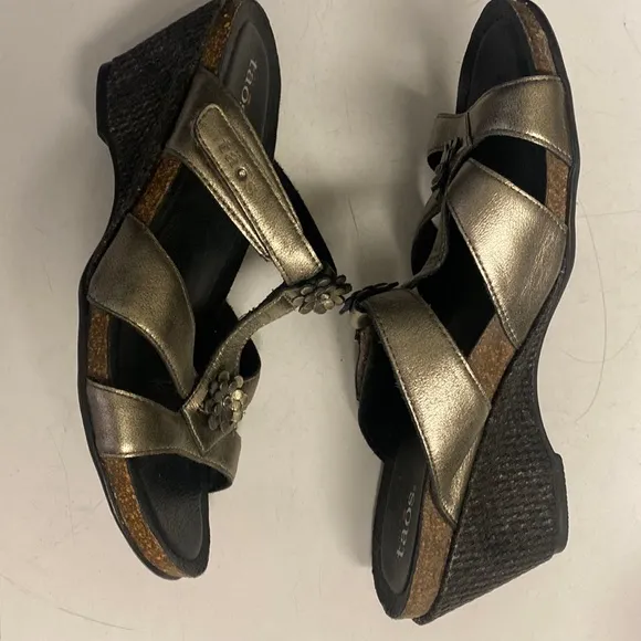 TAOS Tender Wedge Bronze Sandal Shoes Size 10