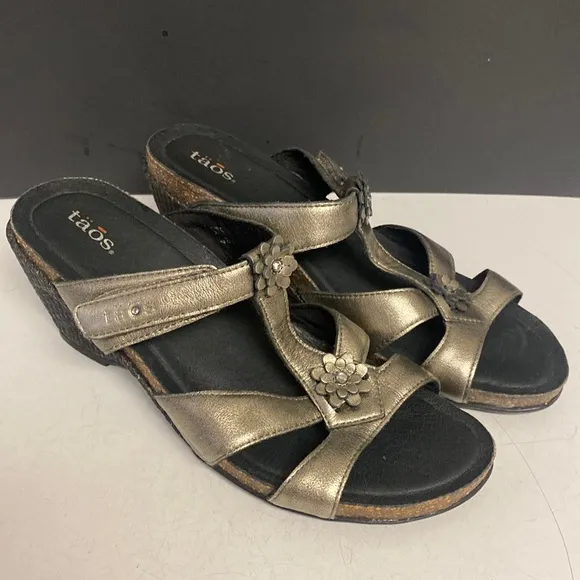 TAOS Tender Wedge Bronze Sandal Shoes Size 10