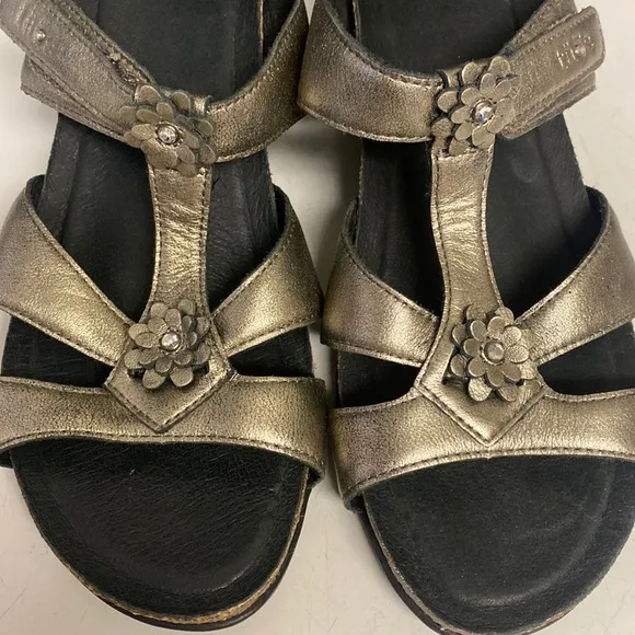 TAOS Tender Wedge Bronze Sandal Shoes Size 10
