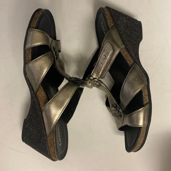 TAOS Tender Wedge Bronze Sandal Shoes Size 10