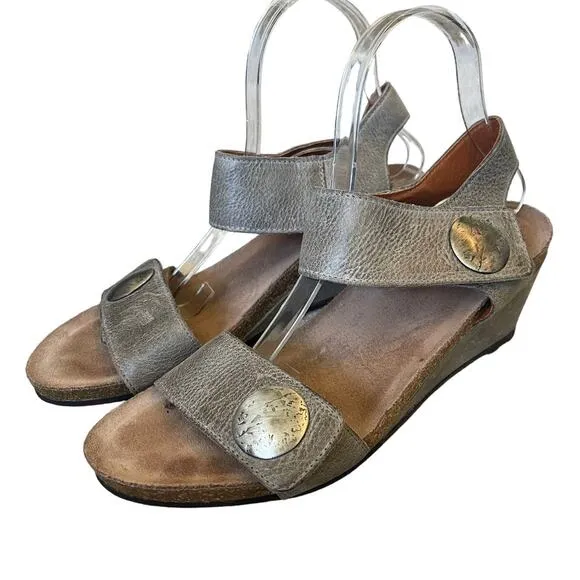 Taos Womans 10 Carousel 2 Wedge Sandal Leather COMFORT Walking Shoes Pewter Gray