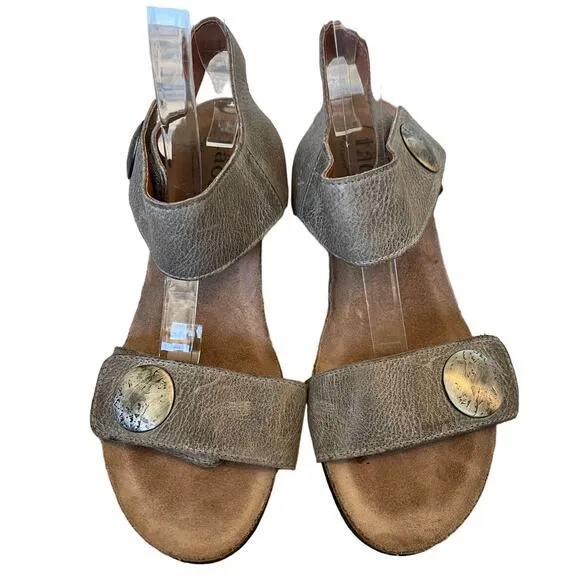 Taos Womans 10 Carousel 2 Wedge Sandal Leather COMFORT Walking Shoes Pewter Gray