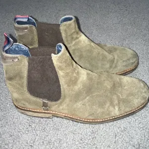 TED BAKER Bronzo Suede CHELSEA BOOTS BOOTIES SHOES Crepe Outsoles -EUC - 10.5