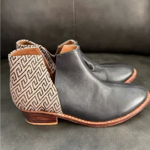 The Root Collective Blythe Sustainable and Fair Trade ankle‎ boots! Size 6.